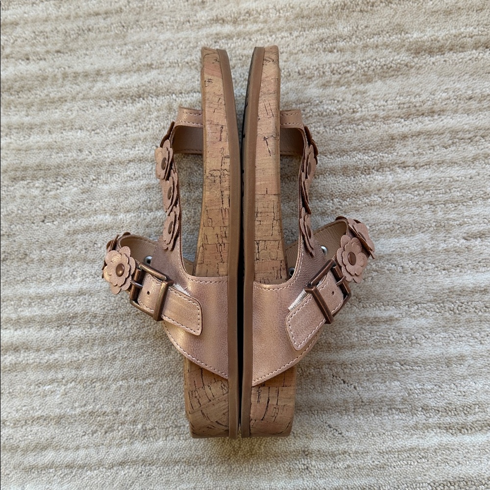 Like New B.O.C. Lyra Slide Sandals Rose Gold Metallic Cork Wedge Heel Size 7 - Picture 10 of 17